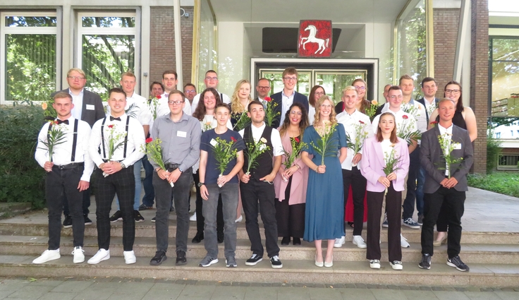 Die stolzen Prüflinge bei der feierlichen Zeugnisübergabe in Braunschweig