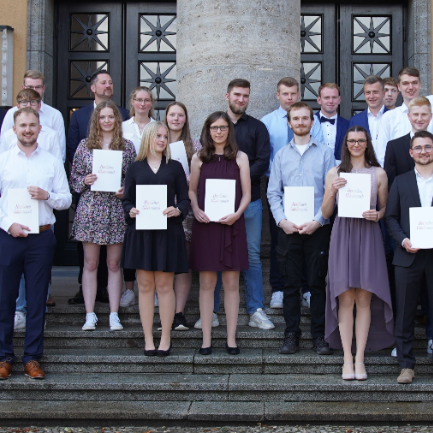 63 Azubis beenden ihre Ausbildung beim LGLN mit bravourösen Ergebnissen